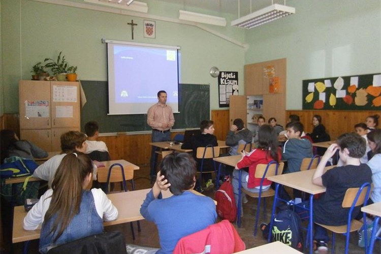 Slika slike-vijesti/2013 godina/internet-kokic.jpg